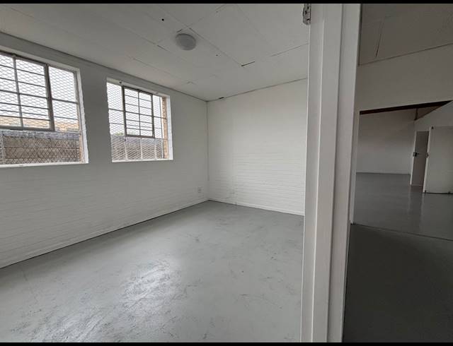 300M² WAREHOUSE TO LET IN MAITLAND